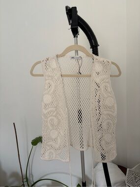 Zara Crochet Open-Front Vest in Cream